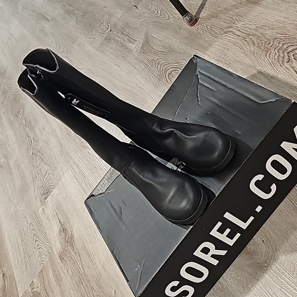 New Sorel youth tall boots